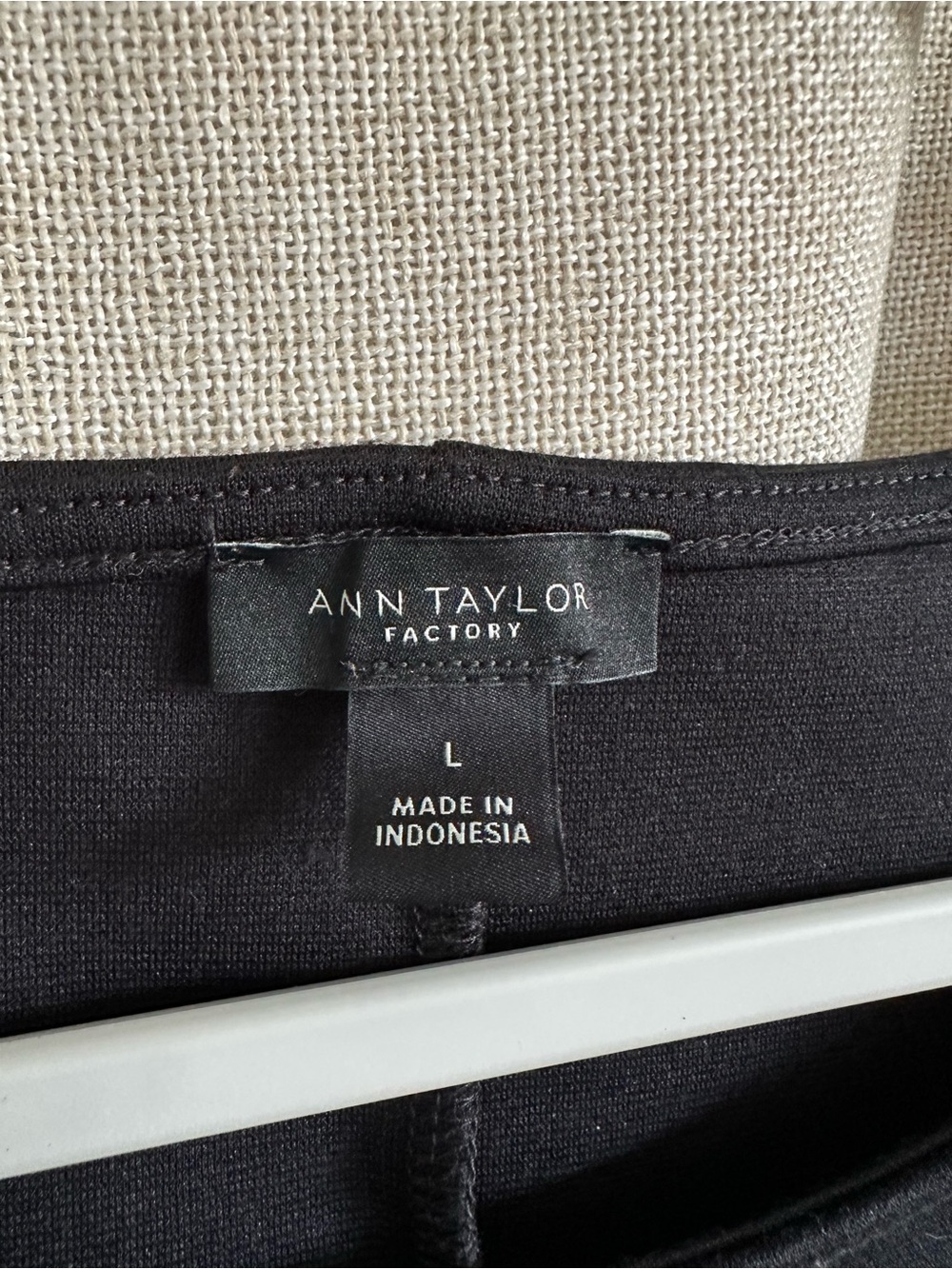 NWOT Ann Taylor Factory Black Scallop-Edge Sleeveless Tank Top | Size L - Picture 3 of 4